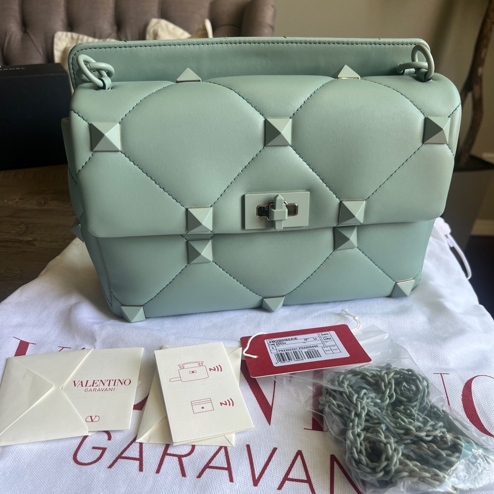 VALENTINO GARAVANI Large Roman Stud Leather Shoulder Bag - 5w0 Morning Dew